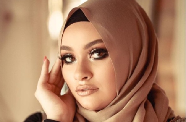 'Fafa', la influencer musulmana mostró cómo va a la pileta