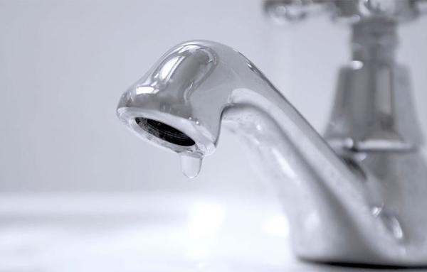 Por trabajos de mantenimiento, barrios de la capital sufren falta de agua