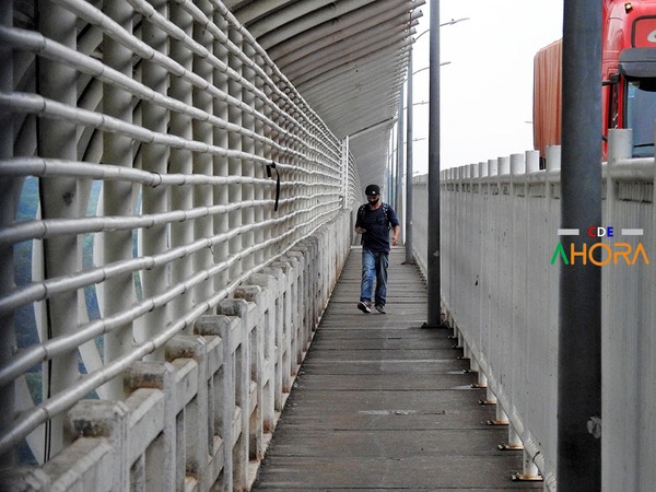 Brasileños piden RECIPROCIDAD y quieren cruzar el PUENTE las 24 horas