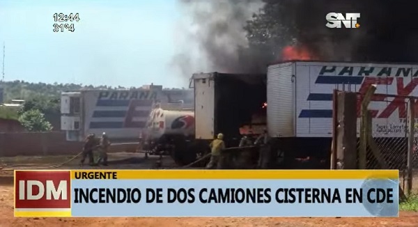 Camiones tipo cisterna arden en llamas en CDE