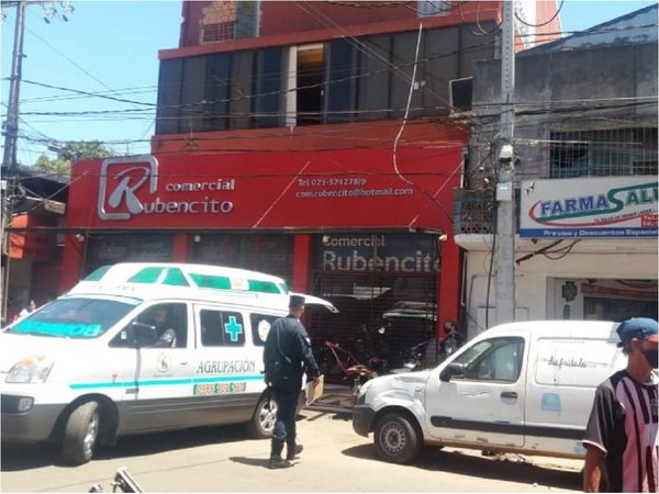Tres heridos en derrumbe de un comercio en San Lorenzo