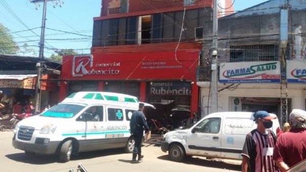 Tres heridos en derrumbe de parte de un comercio del mercado de San Lorenzo