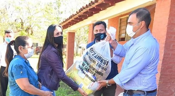 Caazapá: Realizan la última entrega de kits de alimentos a escuelas - Noticiero Paraguay