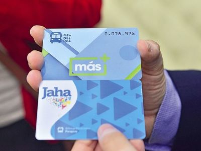 Denuncian ante Sedeco y Policía reventa de tarjetas del billetaje electrónico - Nacionales - ABC Color
