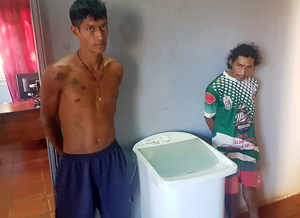 Dos “kapé” ofrecían a la venta un lavarropas, pero era robado y fueron detenidos