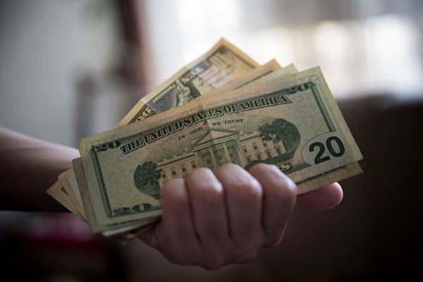 El precio del dólar paralelo en Venezuela supera los 500.000 bolívares - MarketData