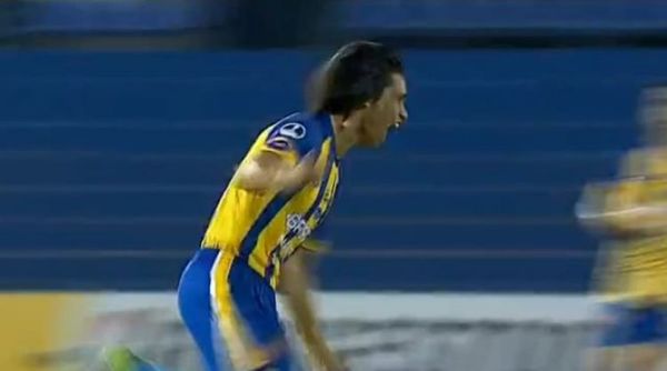 ¡Una locura! El increíble golazo de Aldo Vera
