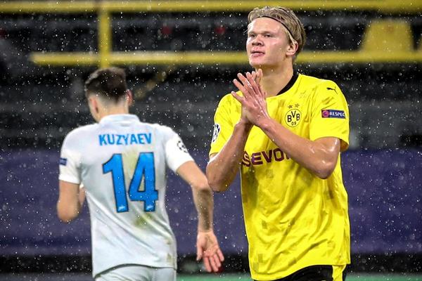 Lazio lidera y el Dortmund conquista su primera victoria