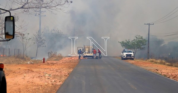 La Nación / Unos 60.000 evacuados de localidad cerca de Los Angeles por nuevo incendio forestal