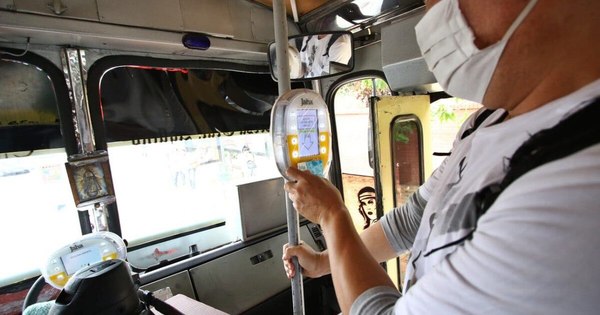 La Nación / Multan a 11 empresas de transporte por cobro de pasaje en efectivo