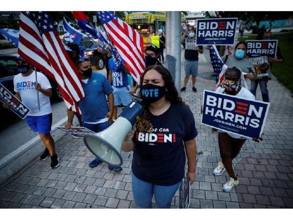 Latinos consolidan la ventaja del candidato demócrata