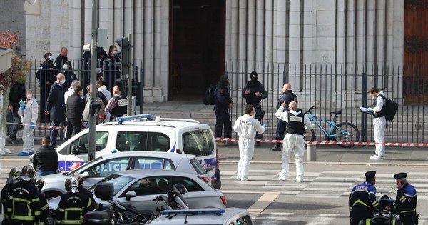 La Nación / Tres muertos y varios heridos por ataque con cuchillo en ciudad francesa de Niza