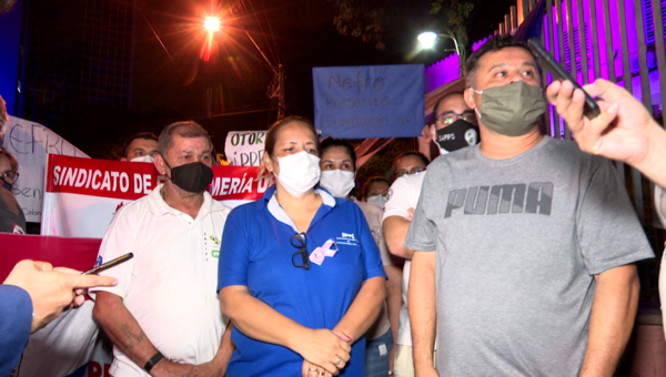 Vigilia de funcionarios de IPS para exigir la gratificación por exposición al Covid-19