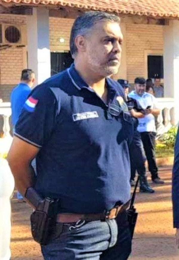 Cúpula de la Policía PROTEGE al CUESTIONADO comisario JAVIER FLORES