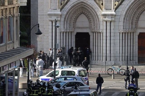 HOY / Ataque terrorista en Francia: tres muertos en una iglesia en Niza