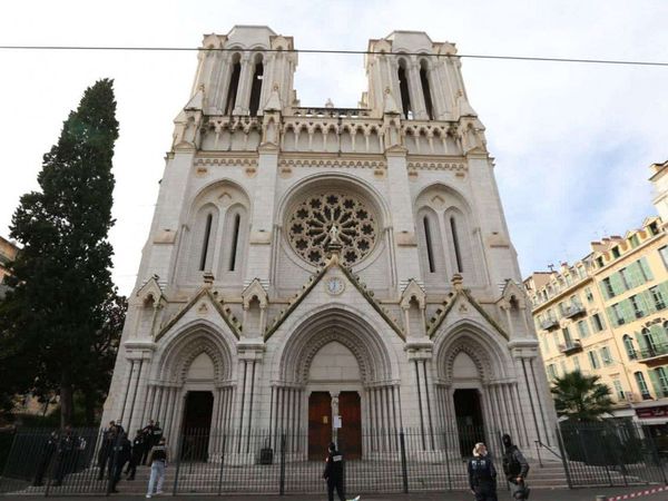 "Alá es grande" gritaba el que mató a tres personas en catedral de Niza