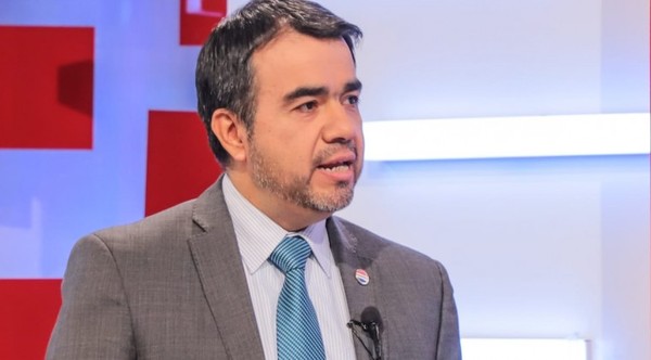 Ejecutivo nombra a Óscar Llamosas como nuevo ministro de Hacienda