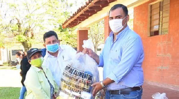 Caazapá: Gobernador entregó kits de alimentos para niños - Noticiero Paraguay
