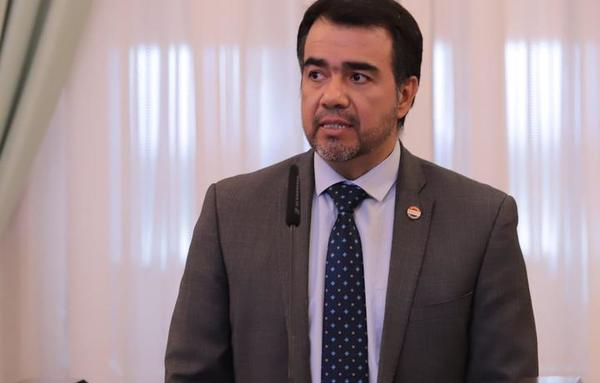 Confirman a Óscar Llamosas como nuevo titular de Hacienda