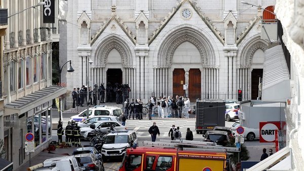 Francia: Ataque terrorista en en la Basílica de Niza dejó tres muertos, uno de ellos decapitado