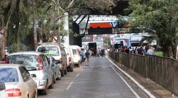 HOY / Paseos se manifiestan en CDE: “Queremos trabajar”