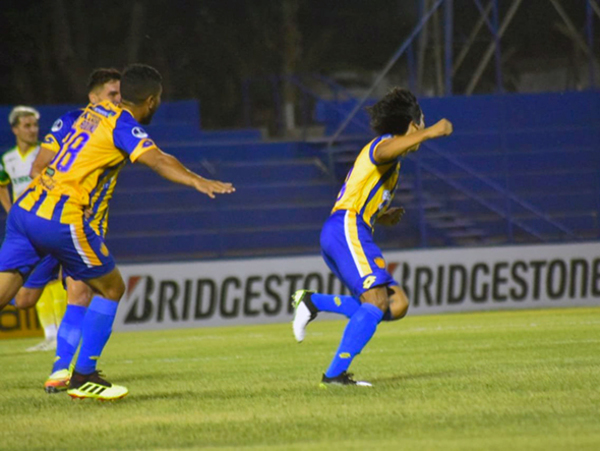 Para volver a ver: El golazo de Aldo Vera en Villa Elisa