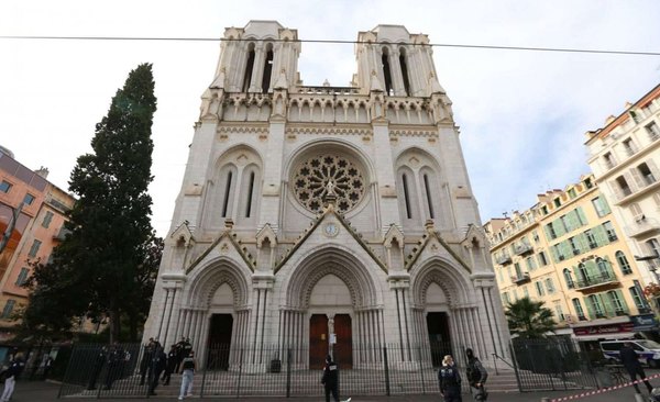 Crónica / Terrorista mata a tres personas en una Iglesia de Francia
