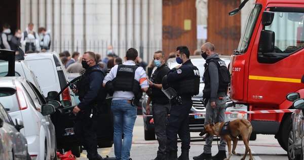 La Nación / Papa condena el ataque en Francia y “reza por las víctimas”