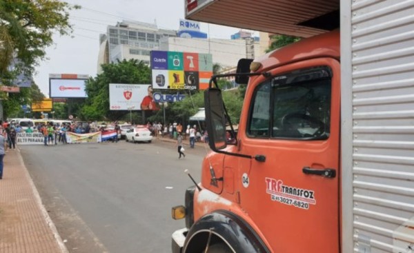 Paseros y Aduanas llegan acuerdo y se libera el tránsito en la ruta