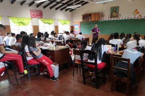 Presentan amparo para evitar vuelta a clases