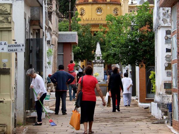 En modo Covid: Cementerios son habilitados por dos días para visitas