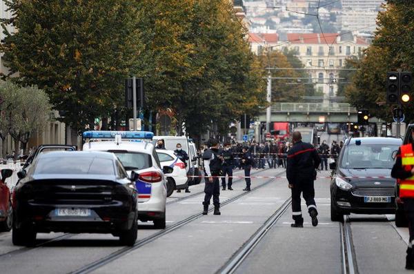 Francia eleva a “urgencia atentado” el nivel de alerta tras ataque terrorista en Niza