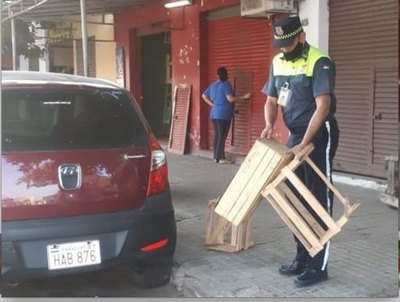 Crónica / PMT persigue a los cuidacoches: se retiran pero oñemo “lente hũ" y vuelven jey
