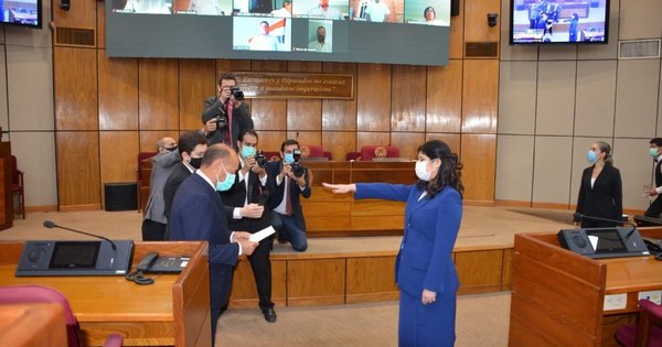 La Nación / Mónica Seifart jura como miembro del Consejo de la Magistratura
