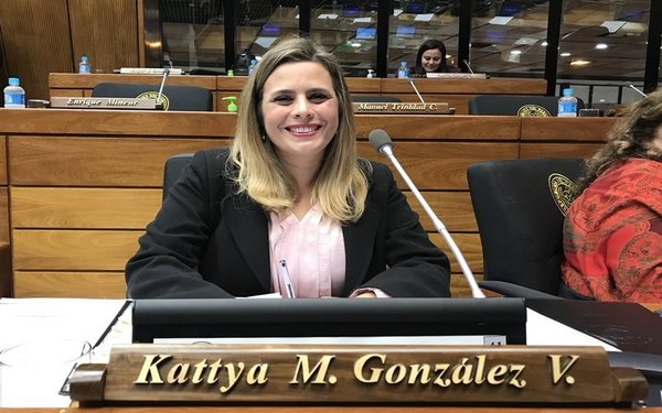 Kattya González: «Me siento preparada para ser presidenta»