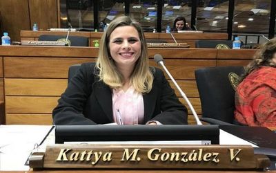 Kattya González: Me siento preparada para ser presidenta
