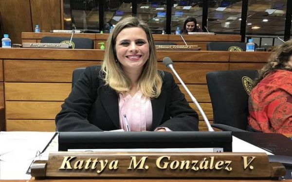 Kattya González: Me siento preparada para ser presidenta