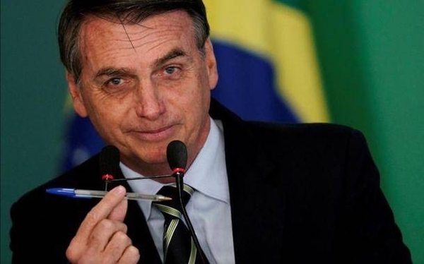 HOY / Bolsonaro asegura que va a "erradicar al comunismo" de Brasil