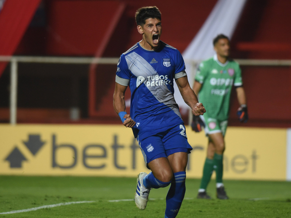 Emelec hace pie en Santa Fe y se lleva los puntos