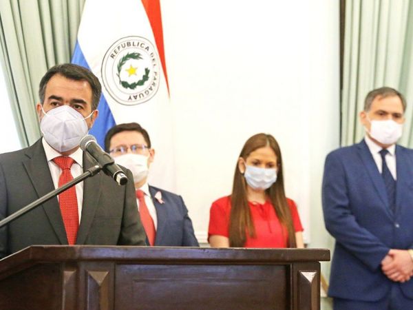 Hacienda: Con el desafío de contener el déficit y la deuda, asume Llamosas