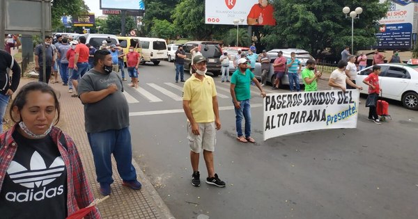La Nación / Aduana agilizará el control y los paseros levantaron protesta