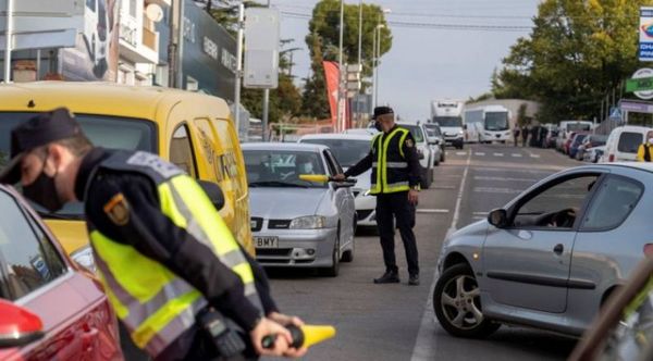 España inicia seis meses de estado de alarma con sus regiones cerradas
