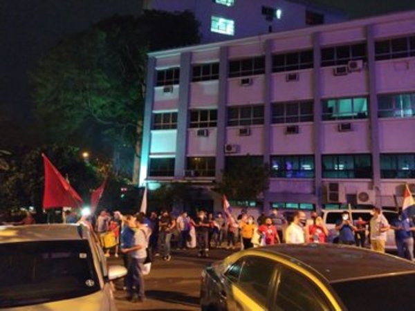 Funcionarios del IPS llegaron a un acuerdo con el Ministerio de Salud para el pago de las gratificaciones » Ñanduti