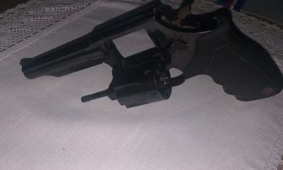 Requisan revólver de la mochila de un niño de 10 años durante conflicto en asentamiento