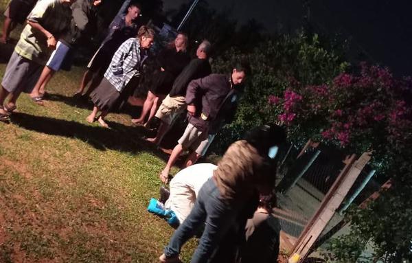 Delincuentes balean a joven y le roban la moto