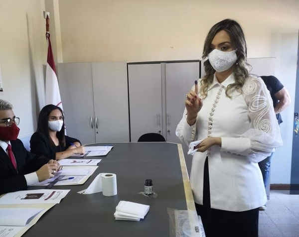 GLORIA MARTINEZ FUE REELECTA COMO DECANA DE ODONTOLOGÍA