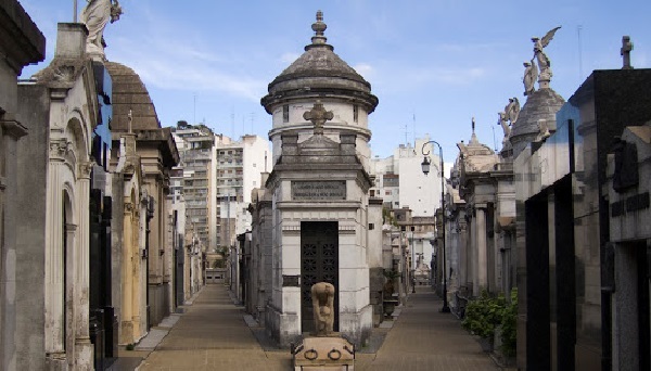 Cementerios de Asunción recibirán visitas previo agendamiento