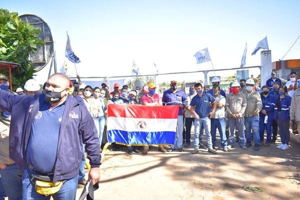 Sindicalistas paralizan actividades a favor de imputados y dejan de lado a cañicultores  - Nacionales - ABC Color