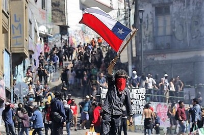 "Un suicidio de manos de una ideología ponzoñosa y resistente que parece admitir resurrección” - La Mira Digital