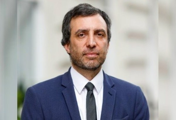Nuevo embajador británico exhibe su buen humor en Twitter, ante insólita propuesta - ADN Paraguayo